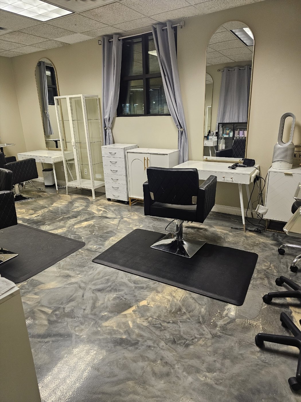 Modern styling stations with arched mirrors